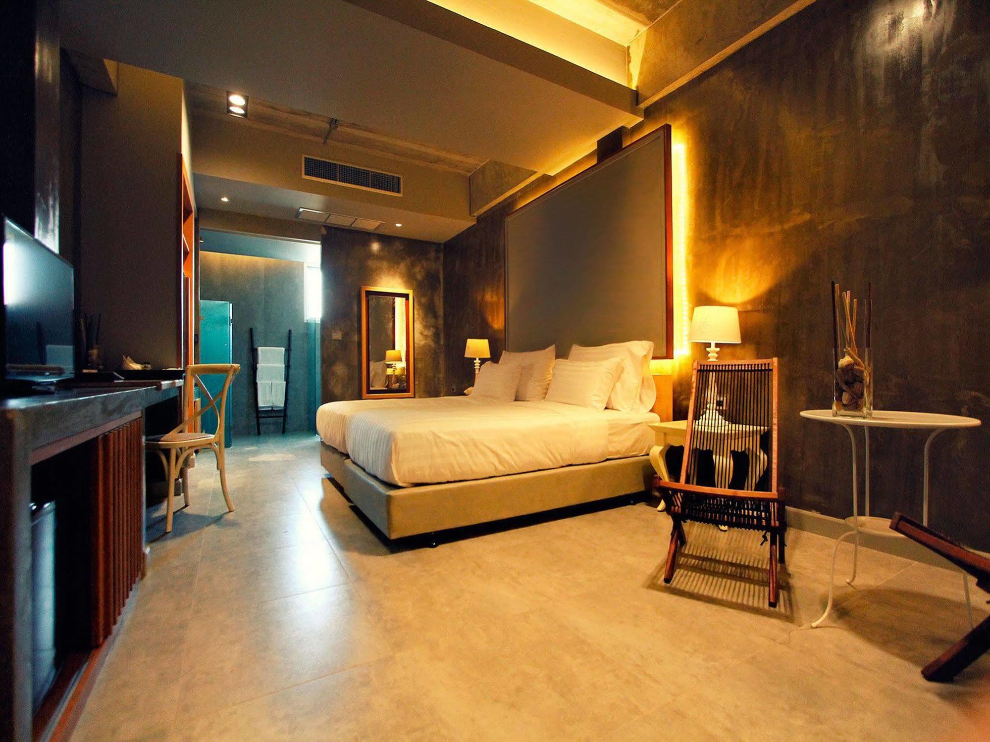 Kroque Boutique & Bistro Ang Sila Buitenkant foto